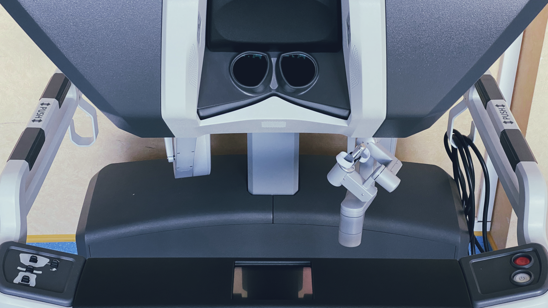 Le robot chirurgical Da Vinci X arrive à la Clinique